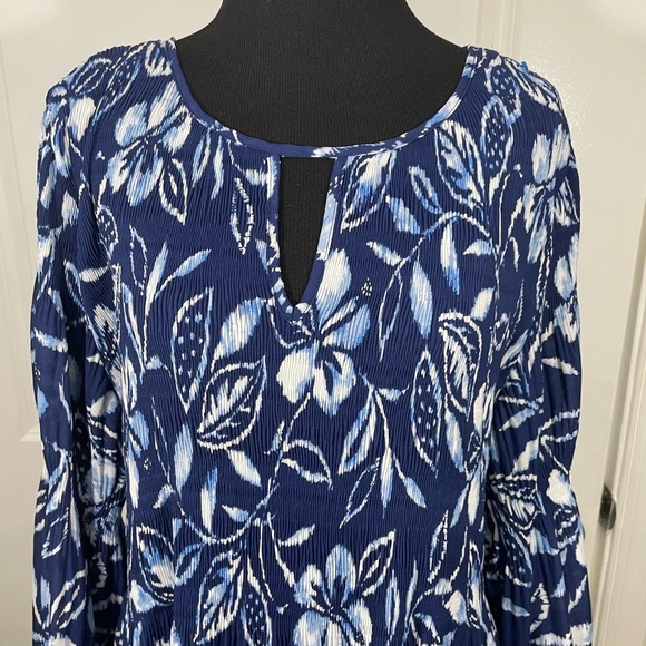 Floral&Ivy Elegant Blue and White Floral Tunic Top Size 1X CB-20 - Picture 2 of 8